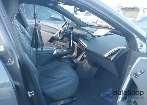 2023 BMW Ix xDrive50 z USA, uszkodzony, nr VIN WB523CF09PCL74619